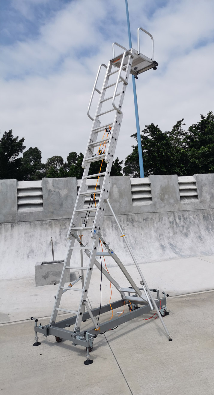 飛機(jī)發(fā)動(dòng)機(jī)維修梯