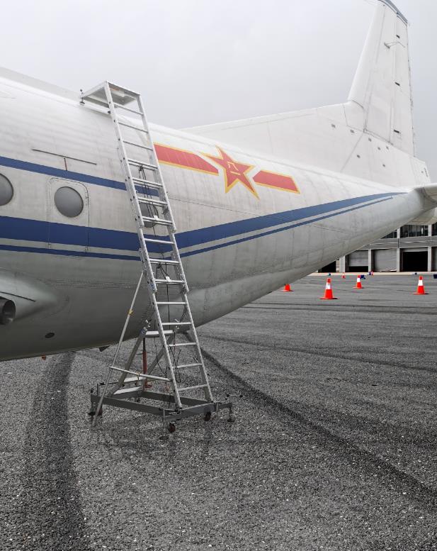 飛機(jī)發(fā)動(dòng)機(jī)維修梯